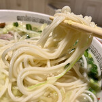こむらさき - 独特の味わいの麺