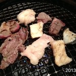 町屋やきにく密陽家 - 2013.2.21(木)17時半訪問 ホルモン盛り合わせ三人前とご飯てんこ盛り2500円也*\(^o^)/*