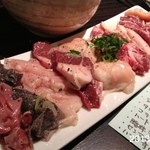 町屋やきにく密陽家 - 2013.2.21(木)17時半訪問 ホルモン盛り合わせ三人前とご飯てんこ盛り2500円也*\(^o^)/*