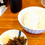 拉麺しるし - ランチ無料のごはん、辛子高菜、にんにく