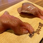 焼肉 ジャンボ - 炙り和牛にぎり 1貫 600円
