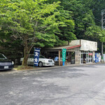 木かげ - 店舗横の駐車場は２台分、すぐ埋まってしまう