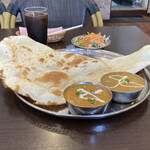 LINGSHA - ダブルカレーナンのセット。カレーは野菜と豆