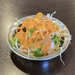 LINGSHA - サラダ。ここのドレッシングはうまい