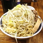 ラーメン二郎 - 小ラーメン（野菜・ニンニク￥700）2/21/2013　ミニではなく小だと盛りが中々。