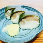 いづ重 - まず、昆布を巻いたままで