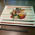 飛騨牛グリルばくろ - ◆ ばくろ最とびステーキランチセット　飛騨牛赤身（100g）　¥2,640
      （前菜ガーデンサラダ／最とびステーキ／土鍋炊きご飯／漬物／味噌汁）