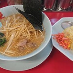 ラーメン山岡家  秋田寺内店 - 味噌ネギラーメンとチャーハン。個人的ナンバーワンメニュー！