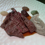 飛騨牛グリルばくろ - ◆ ばくろ最とびステーキランチセット　飛騨牛赤身（100g）　¥2,640
                                （前菜ガーデンサラダ／最とびステーキ／土鍋炊きご飯／漬物／味噌汁）