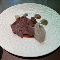 飛騨牛グリルばくろ - ◆ ばくろ最とびステーキランチセット　飛騨牛赤身（100g）　¥2,640
                    （前菜ガーデンサラダ／最とびステーキ／土鍋炊きご飯／漬物／味噌汁）