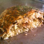 お好み焼き キミッツ - うどん肉玉断面