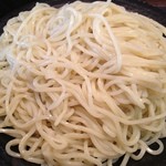 つけ麺 柾木 - つるっとした喉越しが印象的な中太麺です。