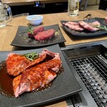 PREMIUM KARUBI - 手前食べごろカルビ　奥食べごろヒレ