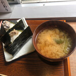Omusubi Sutando Andon - 自家製マグロマヨ・いぶりがっこクリームチーズ＋秋田味噌のお味噌汁