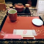 茜屋 すしぎん - テーブル風景。清潔感のある、つけ台です。