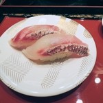 茜屋 すしぎん - 大分産　天然真鯛
      皮目が付いていますので、天然かどうかは、すぐにわかりますよ。
      仕入れたお魚に自信があるのだと思います。
      皮めも結構歯ごたえがあって、脂がのっていました。