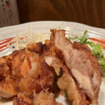 菊松食堂 - カラッと揚がった鶏もも肉の竜田揚げは、柔らかくジューシーで美味しいです♪大根おろしは程よい酸味のポン酢でサッパリいただけます。