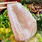 どんとこい家 - 肌理細かく肉厚な低温調理ロースレアチャーシュー