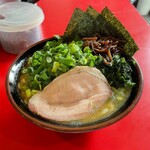 どんとこい家 - ラーメン中と日替りトッピング 九条ねぎ 