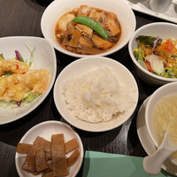 廣東料理 民生 ヒルトンプラザウエスト店 - 海老マヨネーズソース、イカのピリ辛炒め、野菜サラダ、メンマ、ご飯、小柱の玉子スープ