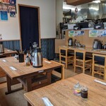 麺屋真星 - 店内
            以前あったモダンな感じの蕎麦屋の居抜き？？