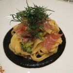 IL TEATRINO DA SALONE - エイのタリオリーニ 烏賊墨ソース1