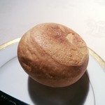 フランス料理グルメ - パン　裏側を見ると、焼く技術の素晴らしさが出ています。