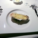 フランス料理グルメ - 前菜１　鳥羽産の牡蠣を焼いたものです。