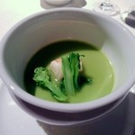 フランス料理グルメ - 見事な緑色の発色です。スパイシーな味わい。