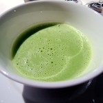 フランス料理グルメ - 新鮮なグリーンピースの色合いと香り。