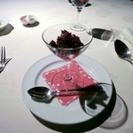 フランス料理グルメ - お口直し　赤ワインとフルーツのグラニテ　甘くありません。