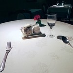 フランス料理グルメ - テーブル風景　これからデザートが出てきます。