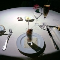 フランス料理グルメ - 着席後、まず出てくるプチシュー（ニジェール）