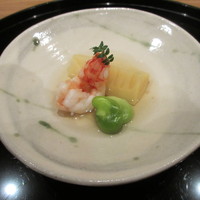 まき村 - 車海老、鹿児島産の竹の子、そら豆の煮物
