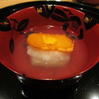 まき村 - 焼餅の上に大根おろし、その上にカラスミを乗せたもの