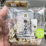 セブンイレブン - 梅昆布おにぎり124円。