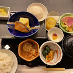 日本料理 嵯峨 - お盆で配膳