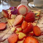 #NOCA inami Farm to Table - 店内限定のオープンクレープ
      いちごがゴロゴロ♪
