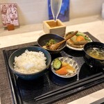 肉割烹 肝心屋 - 定食のご飯など