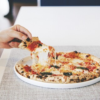 ナポリスタイルのピザと、本格的なイタリア料理