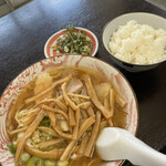 食堂加藤屋 - メンマラーメン 750円 半ライス 100円 コシアブラ天ぷら（サービス）