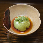 片折 - よもぎ豆腐に蓬の天ぷらのせ