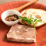 Pâté de campagne with stewine