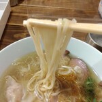 地球の中華そば - 平打ち麺