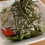 瀬戸内鮮魚と串焼き UZU - ドレッシングも美味しい。サラダでこんなに美味しいんだ、と感動。