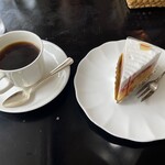 レストランブライト - セットメニューのコーヒー＋ダブルチーズケーキ