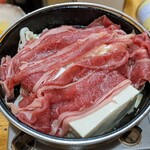 まもる - 牛すき鍋(玉子付き) 490円 出て来た状態