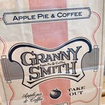 GRANNY SMITH APPLE PIE & COFFEE - ちょっと昔風な文字をあしらった紙袋