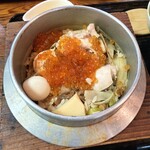 鳥平 - いくら釜飯。