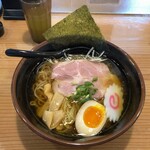 Botan sou - 鶏ガラ醤油ラーメン720円